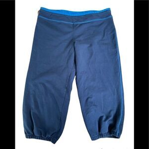 Cabela’s crop joggers with French Terry inside, contrasting stitching, size L